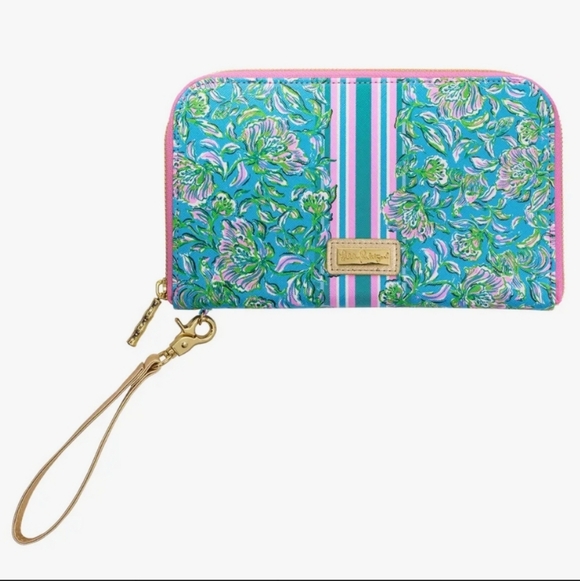 Lilly Pulitzer Handbags - Lilly Pulitzer Tropical Travel Passport Wallet Wristlet Chick Magnet Zip Up